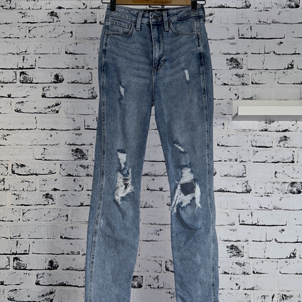 Hollister Ultra High Rise Mom Jeans